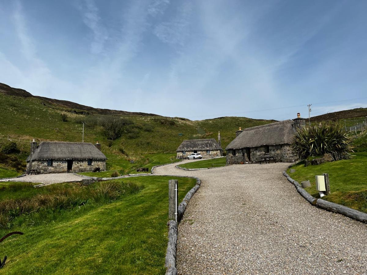 Tigh Phadraig At Marys Thatched Cottages Elgol Exterior photo